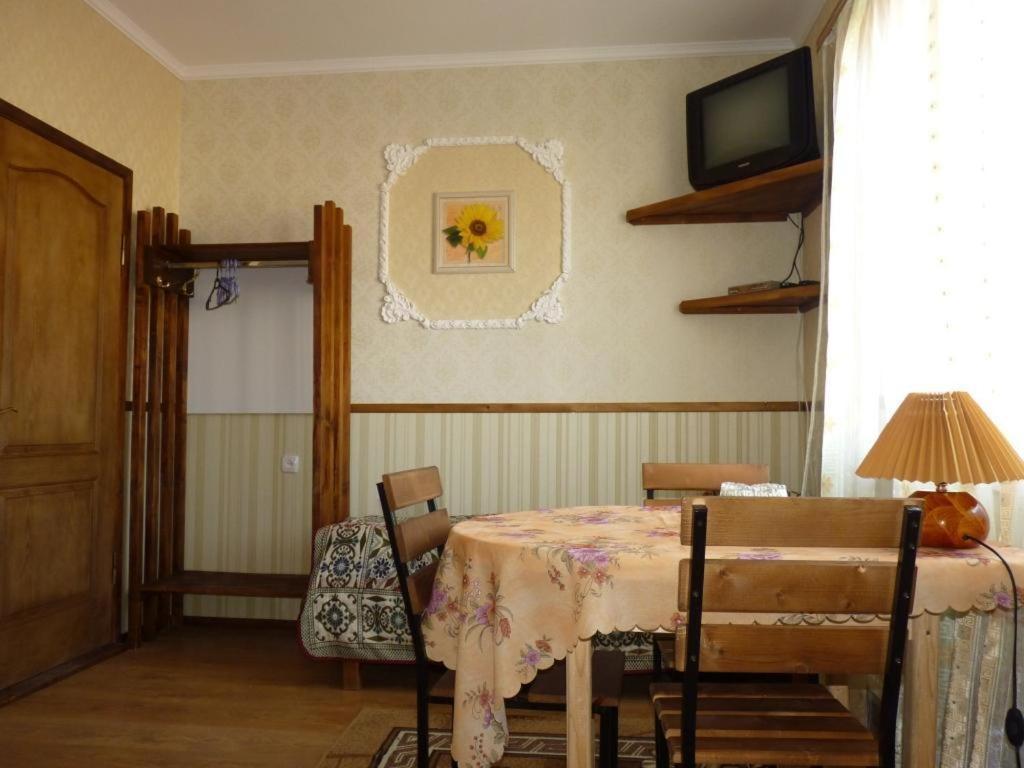Villa Ruben Kamianets-Podilskyi Δωμάτιο φωτογραφία